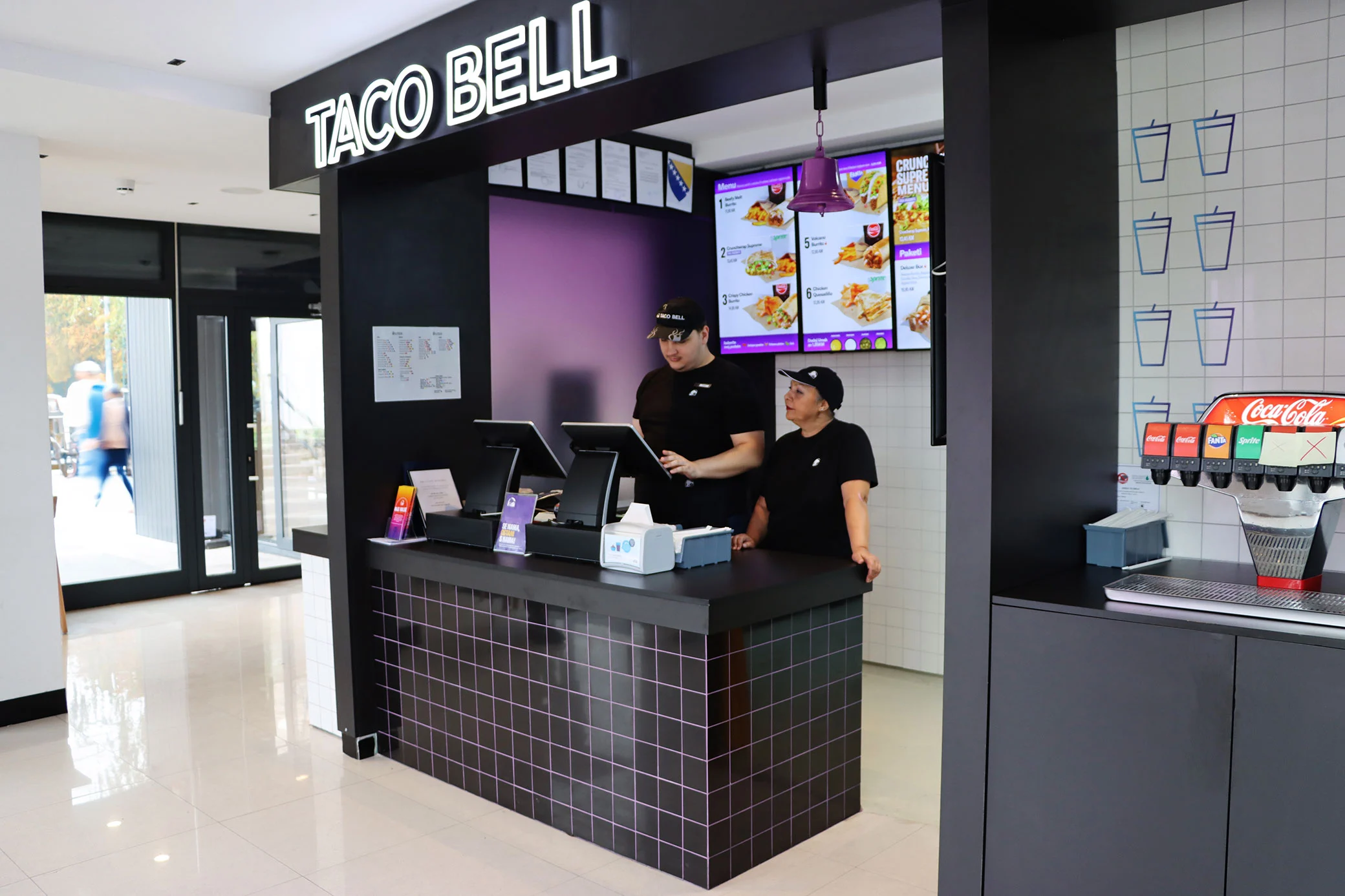 taco-bell-inside6